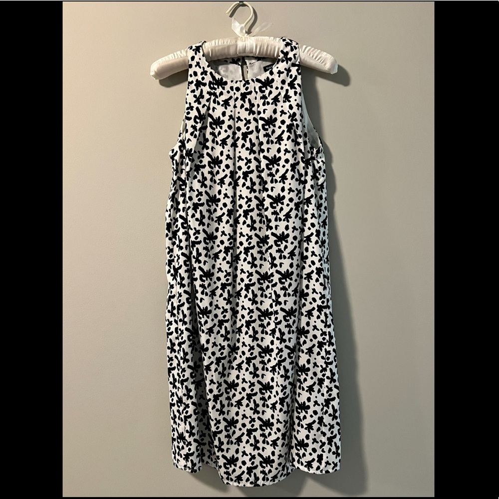 Size Small dress from Mango. Black & white floral pattern. Flowy fit. Worn once.